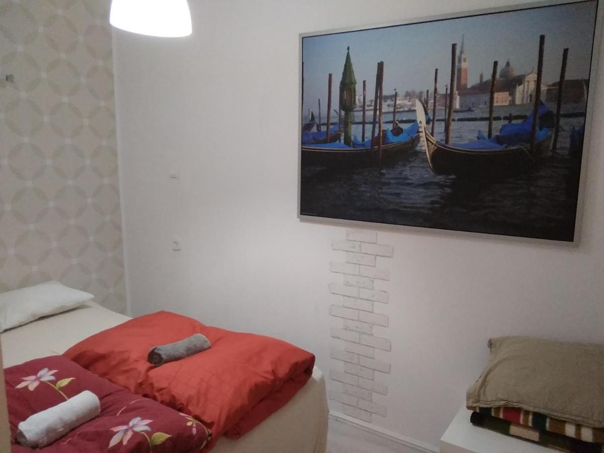 Apartament Przy Parku Noclegi 普沃茨克 外观 照片